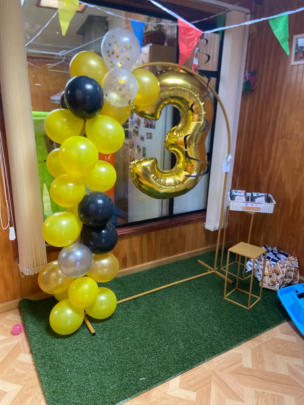 Decoración con globos y ambientación real