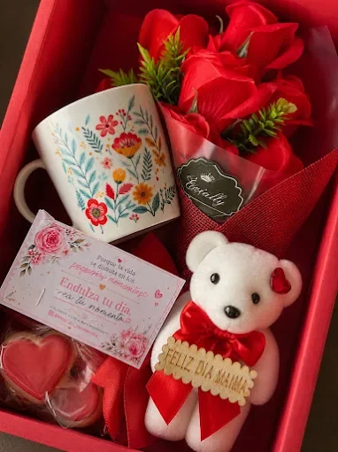 Desayuno y regalo preparado por Master MM