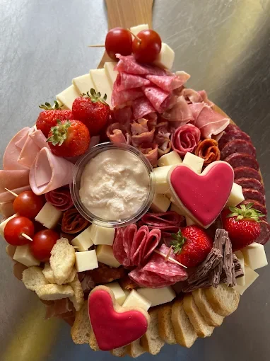 Tabla romántica con corazones
